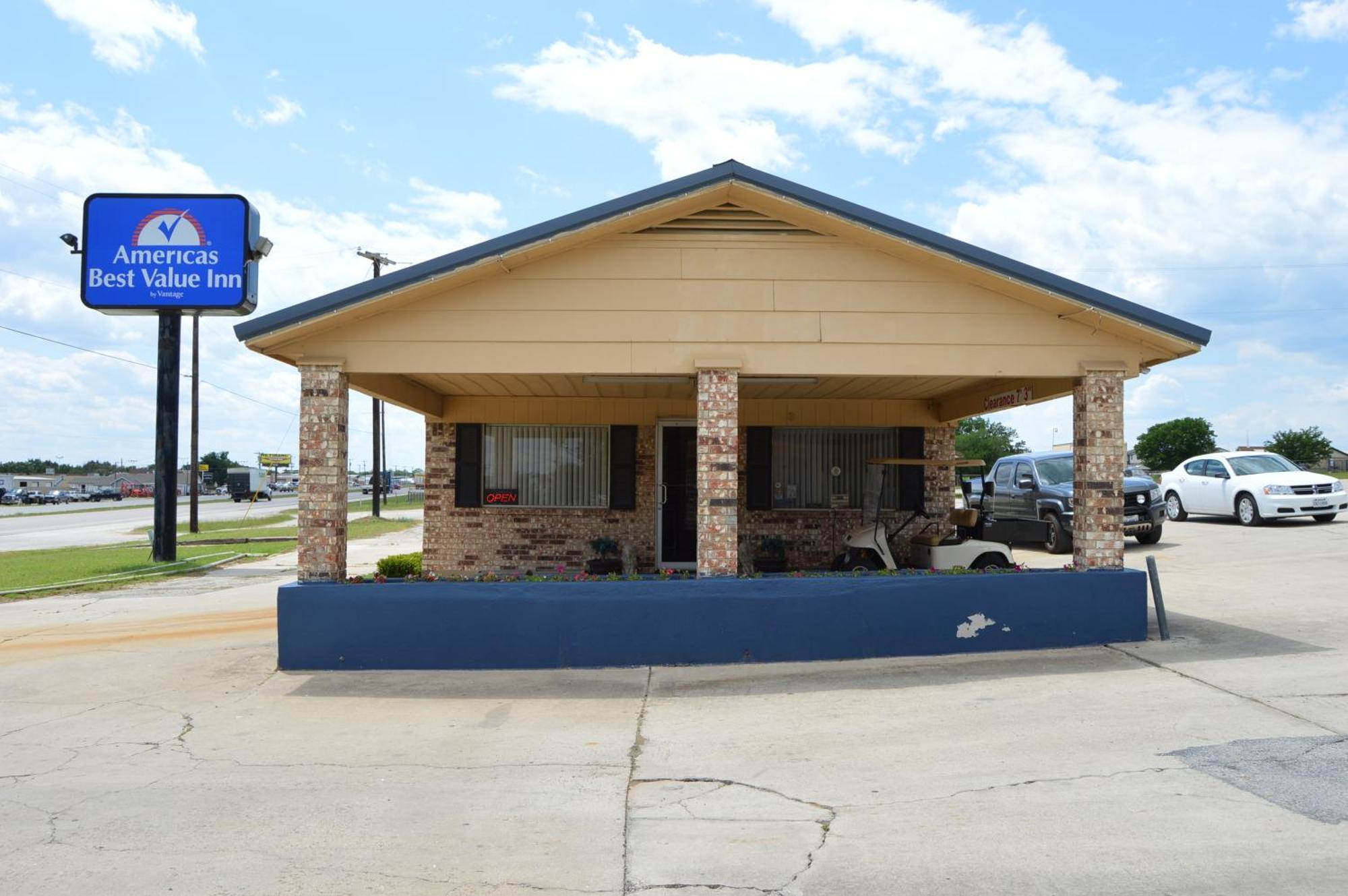 Americas Best Value Inn Gainesville Tx Exterior photo